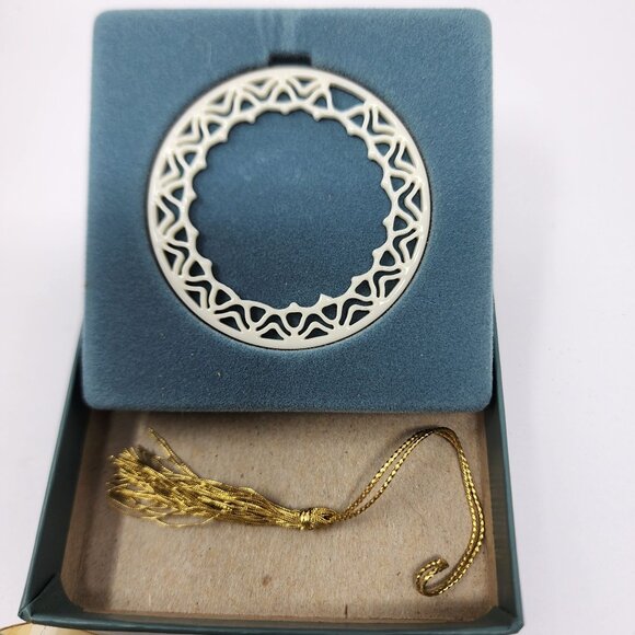 Lenox Yuletide Glowlites Heart Tea Light Holder and Round Ornament 2pc Set - Picture 4 of 10